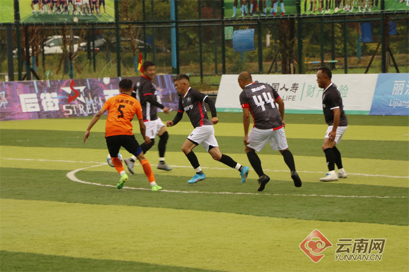 足球豪门争霸赛场,鏖战激情迸发的简单介绍 足球豪门争霸赛场,鏖战激情迸发的简单介绍