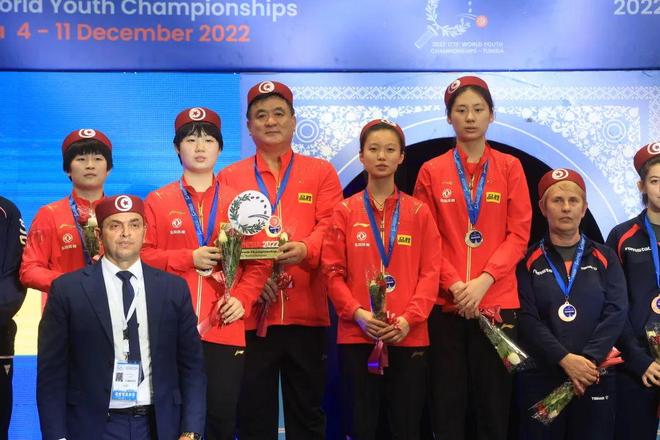 智利女足国家队教练团队变革，展现新面貌的简单介绍