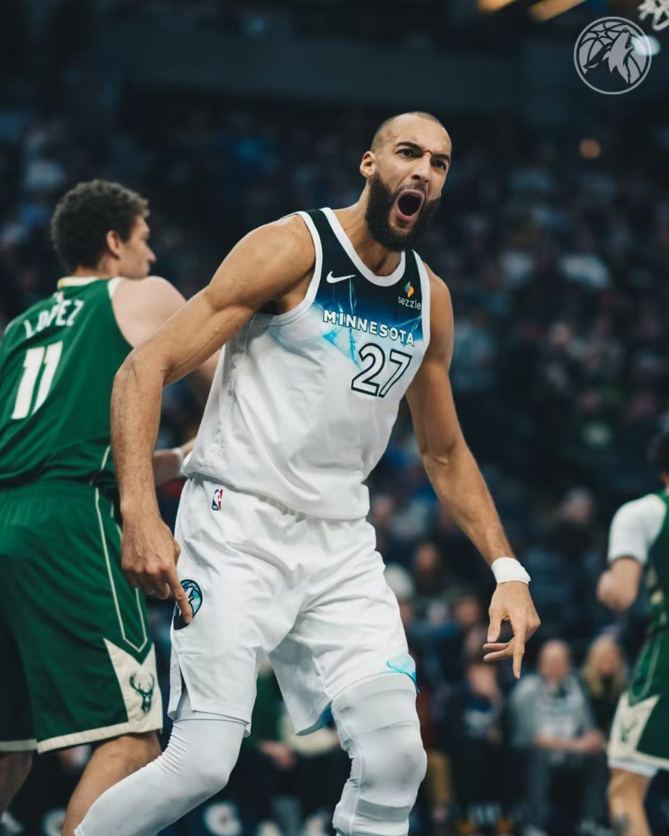 雄鹿抢分失败,惨遭逆转输球 雄鹿抢分失败,惨遭逆转输球