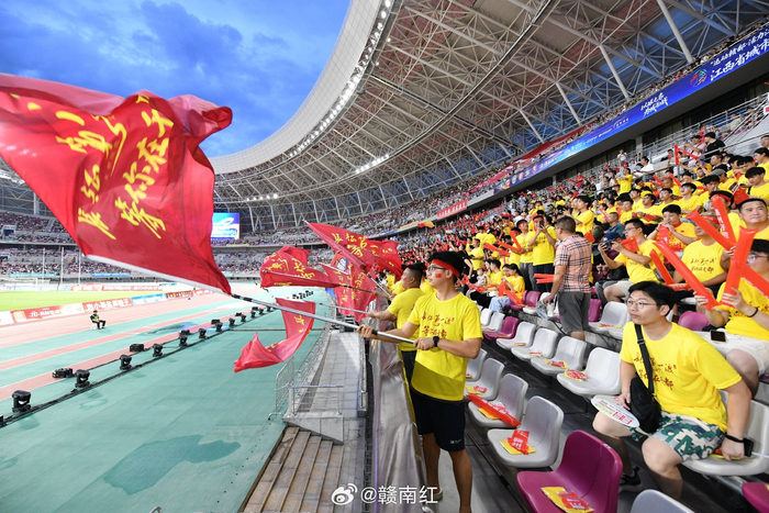 联赛精彩绝伦，球迷热情不减的简单介绍