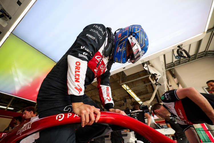 关于红牛二队鏖战雷诺车队,周冠宇刷新纪录的信息 关于红牛二队鏖战雷诺车队,周冠宇刷新纪录的信息