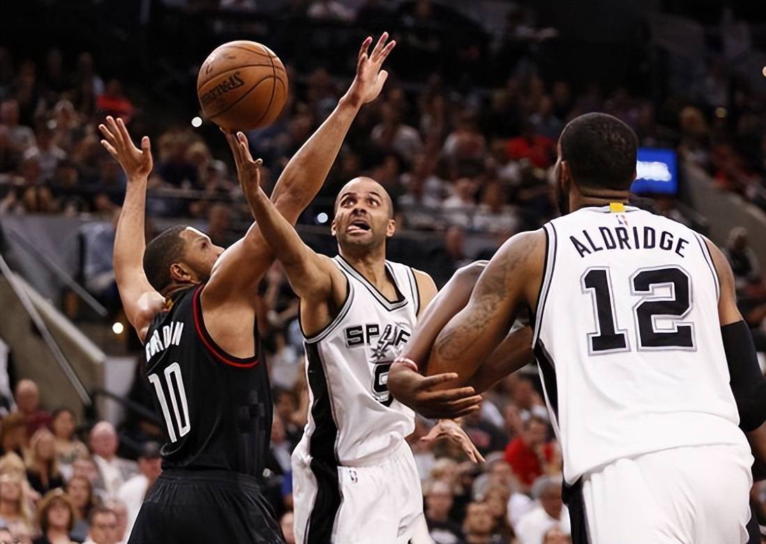 魔术主场战胜黄蜂,结束连败 魔术主场战胜黄蜂,结束连败