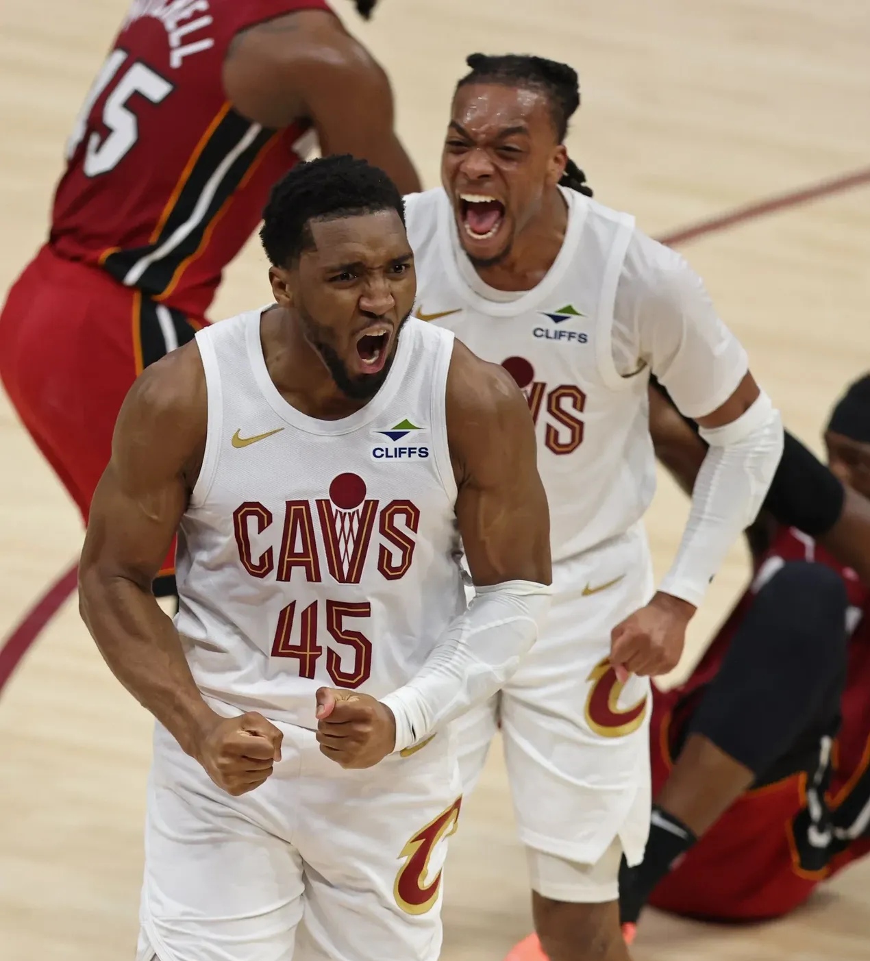 热火碾压骑士，拉文状态火热