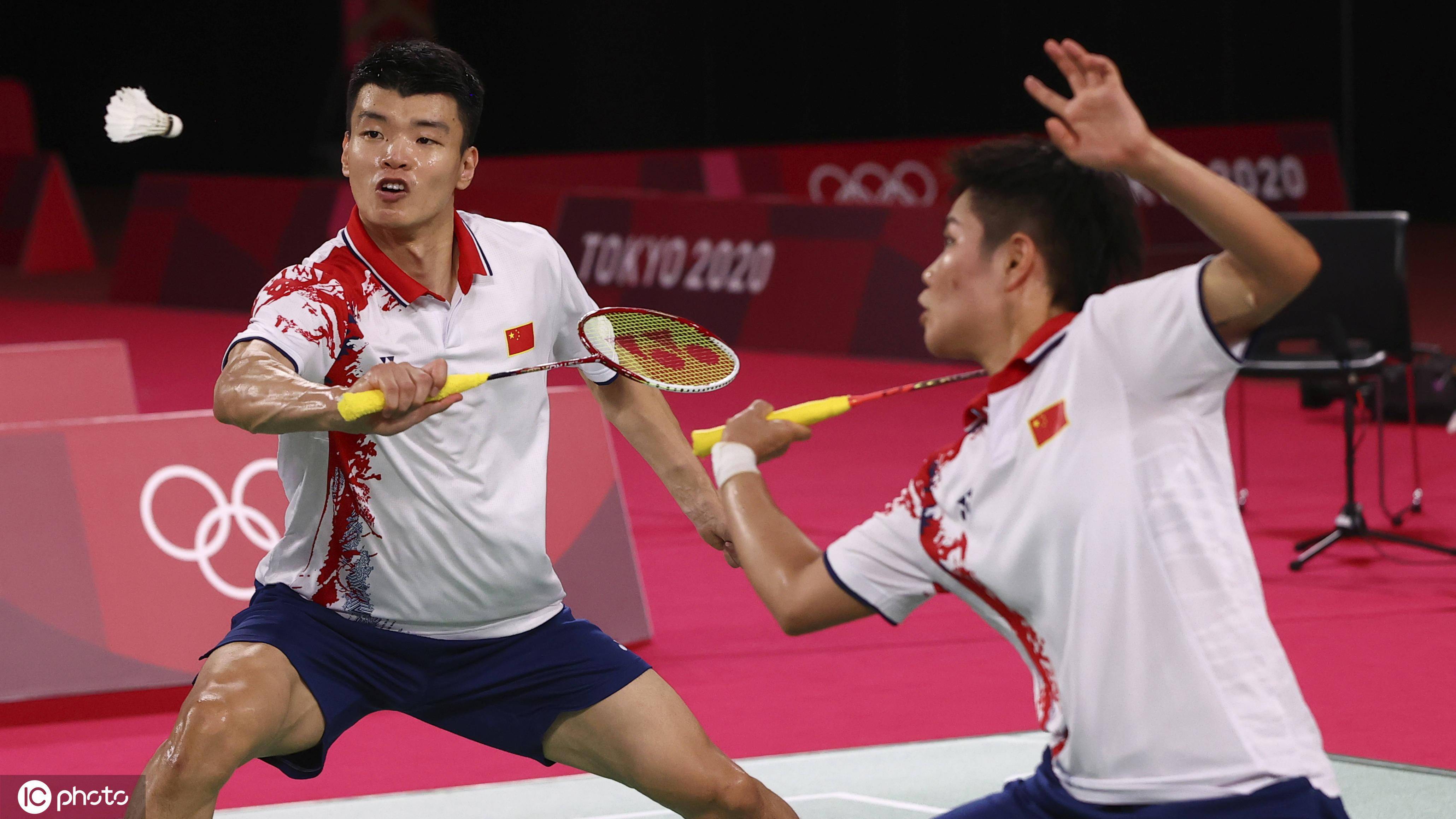 丹麦队碾压韩国队，黄鸭组合高光表现