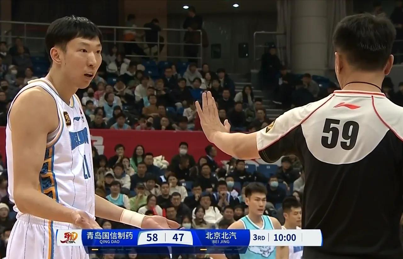 尼克斯鏖战天津队，周琦状态火热