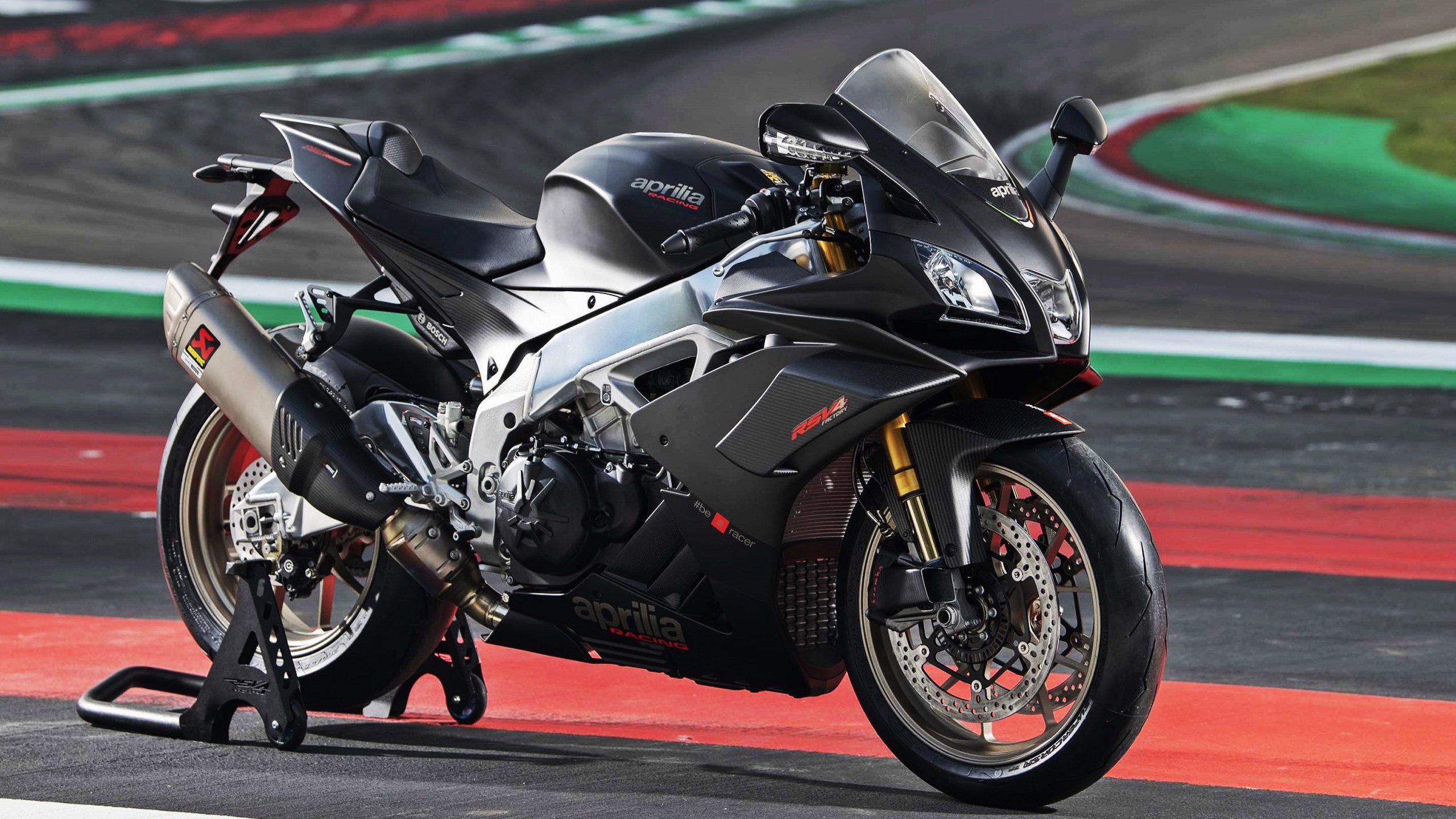 速度与终场哨的双重奏，F1争冠风云中映照的拉齐奥绝杀哥斯达黎加